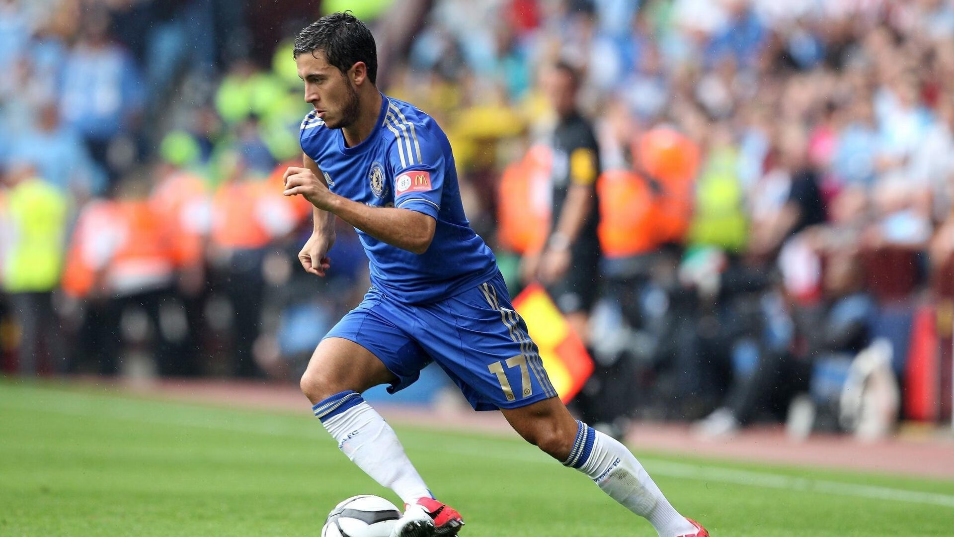 全球游戏节期间 举办足球电竞+五人制实战混合赛 选手同时拼操作与体能